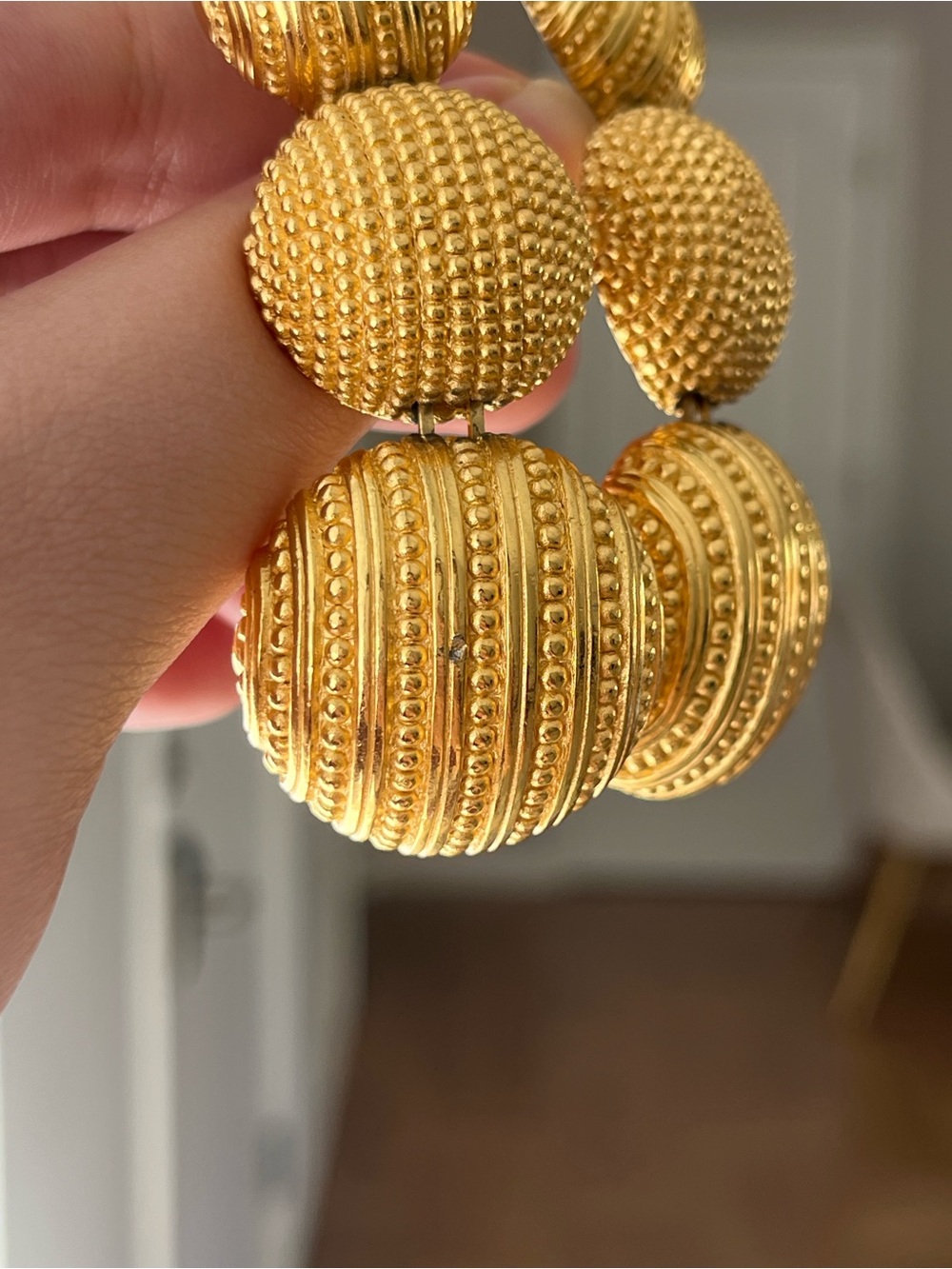 Authentic Vintage Dior Dotted Textured Ball Gradual Drop Gold Clip-On Earrings - Picture 5 of 8